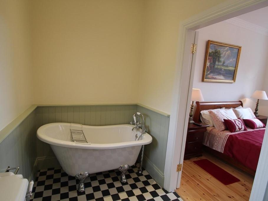Hotel The Old Dispensary Kinsale Exteriér fotografie